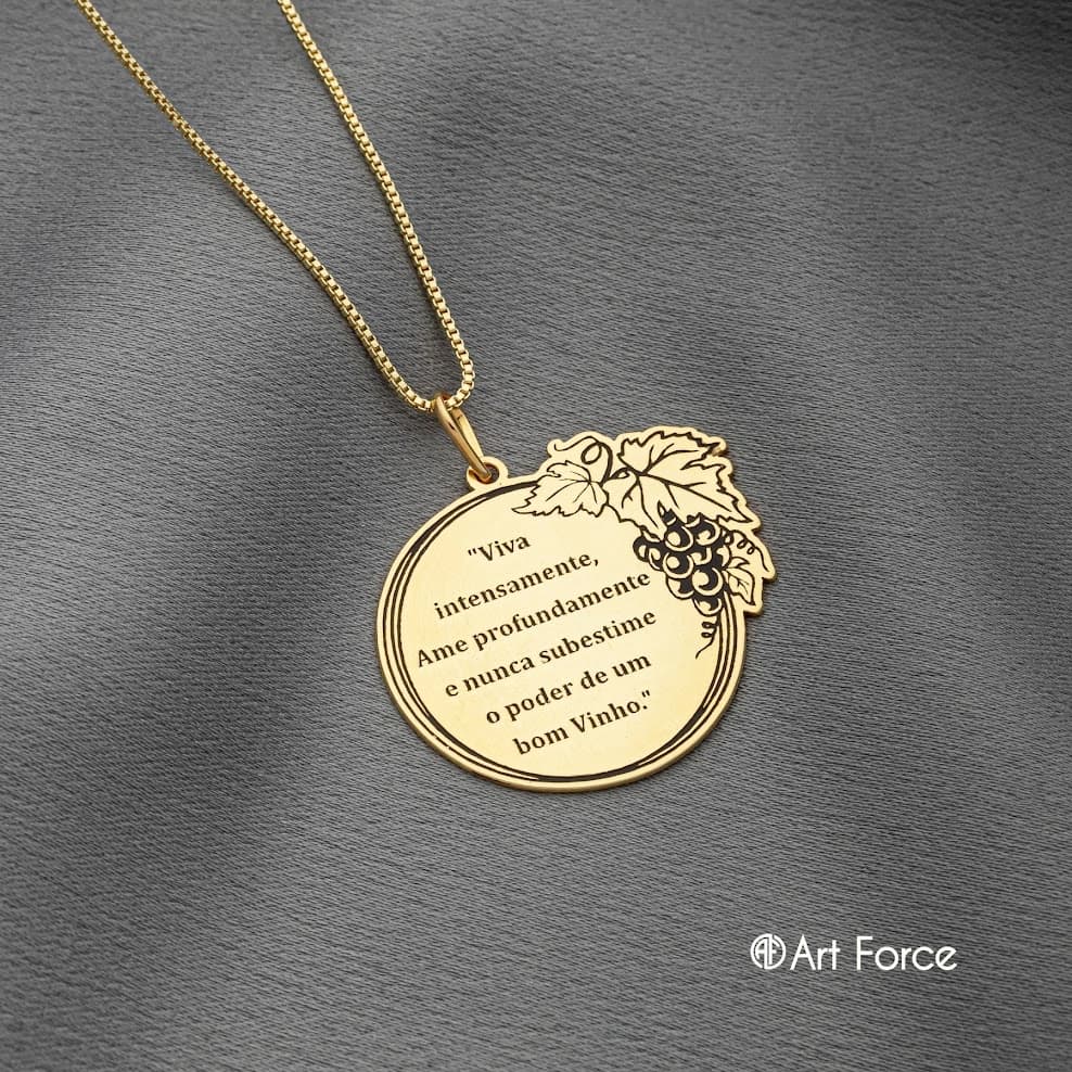 Colar Medalha Ramos de Uva e Frase Vinho